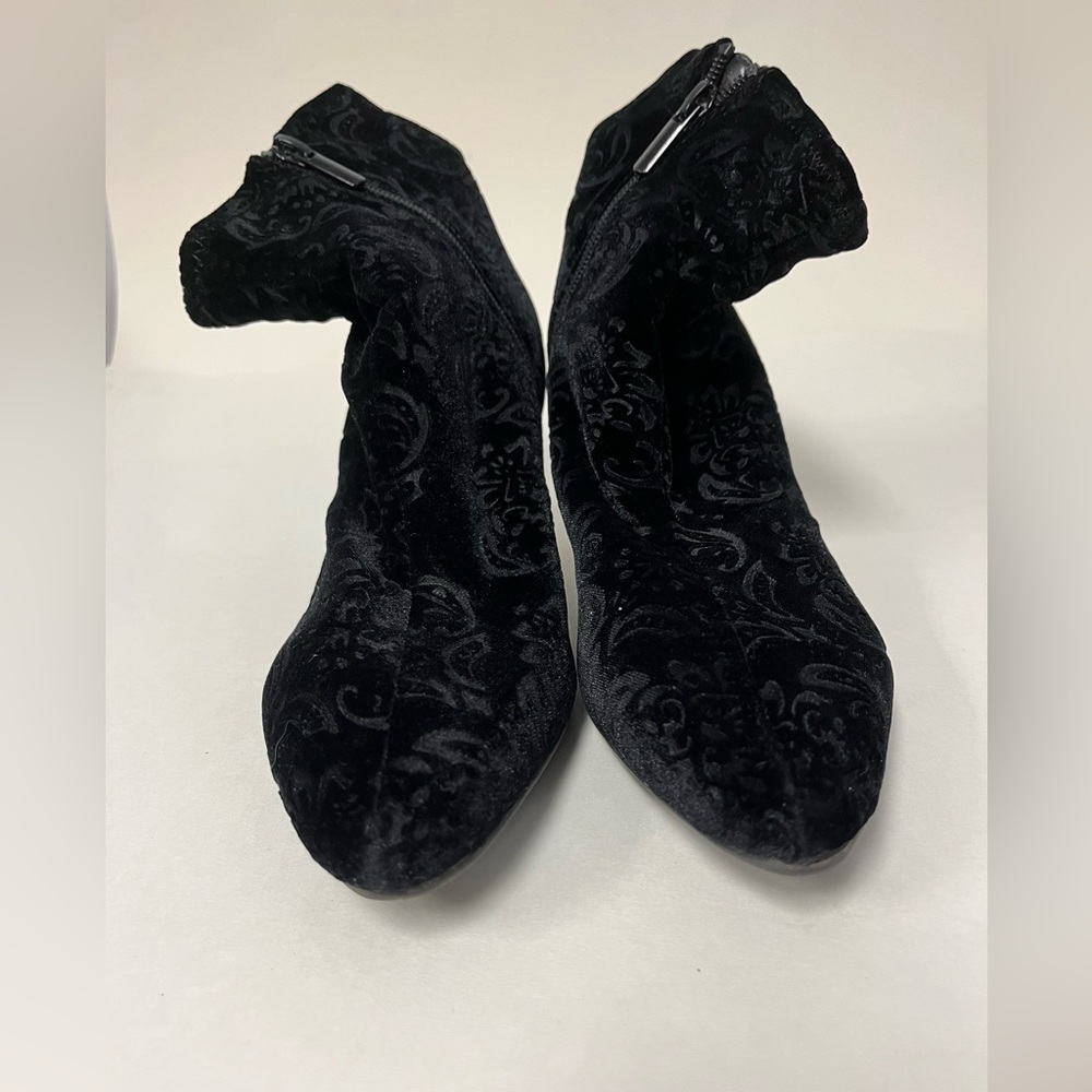 Chic Black Velvet Ankle Boots Size 8.5